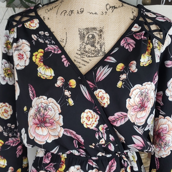 Rags to Wishes floral romper size Large - Picture 2 of 7